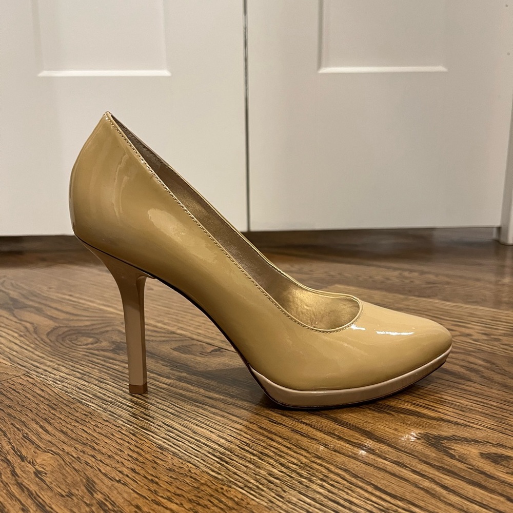 Nude heels 💫